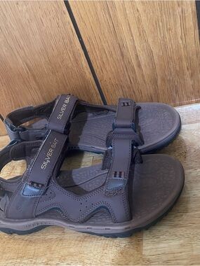 Silver Bait Men's Brown Faux Leather Sport Sandals with Velcro Straps size 11.